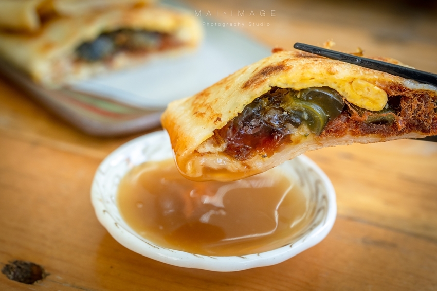 桃園中壢美食｜好貳Coffee Home Cuisine，中壢中正公園對面翻轉台味文青早午餐。古早味軟蛋餅、韓風金厚吐司、黑金松露拌麵必點