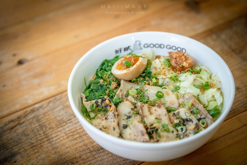 桃園中壢美食｜好貳Coffee Home Cuisine，中壢中正公園對面翻轉台味文青早午餐。古早味軟蛋餅、韓風金厚吐司、黑金松露拌麵必點