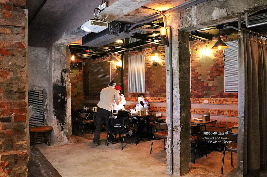 西門町餐酒館拉圖爾精釀柴燒餐廳。台北餐酒館、精釀啤酒餐廳