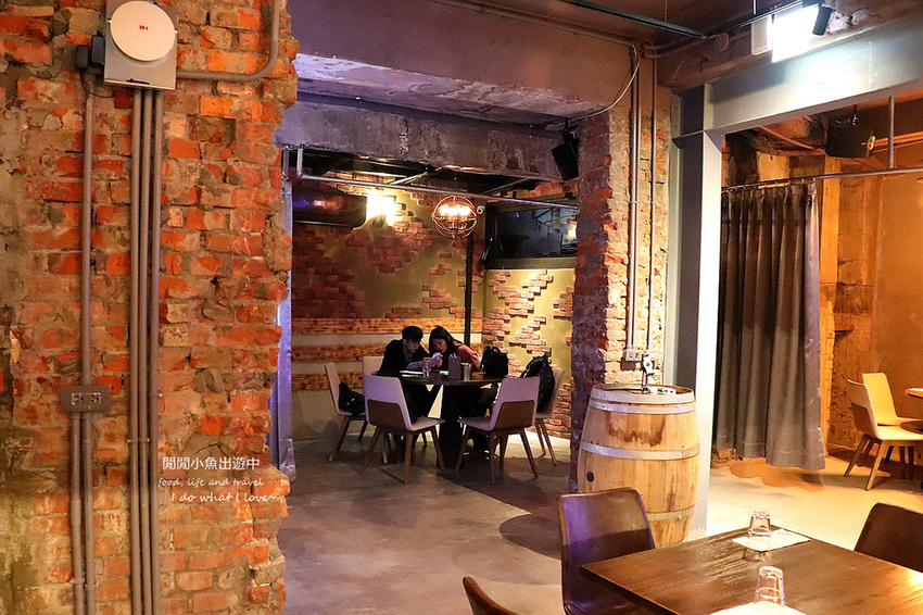 西門町餐酒館拉圖爾精釀柴燒餐廳。台北餐酒館、精釀啤酒餐廳