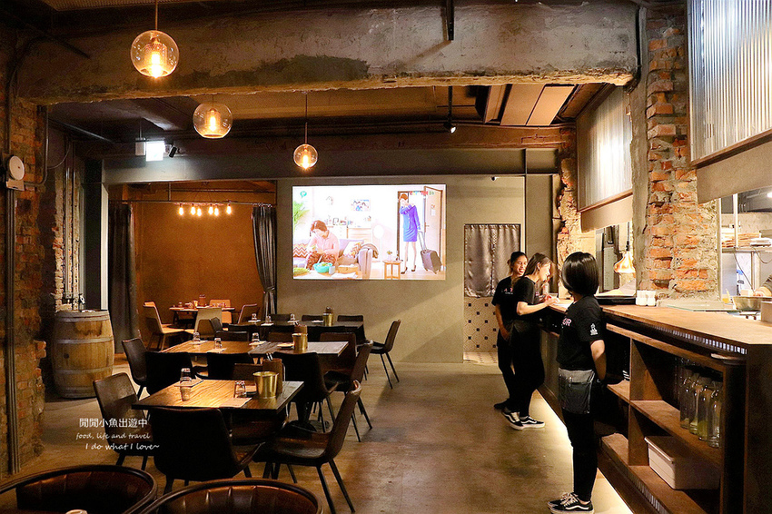 西門町餐酒館拉圖爾精釀柴燒餐廳。台北餐酒館、精釀啤酒餐廳