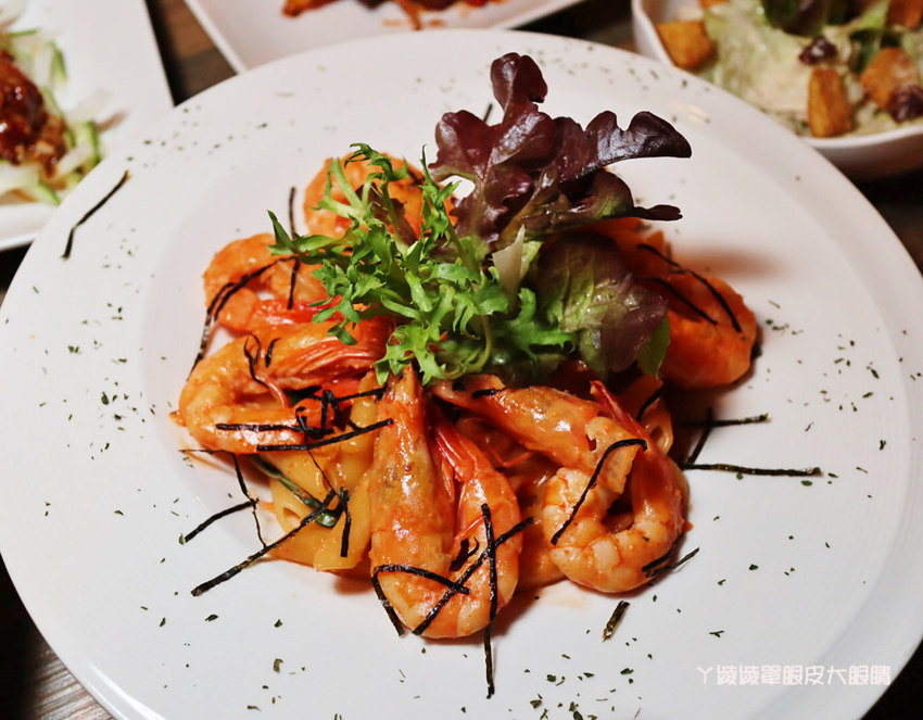 新竹大遠百附近美食推薦洋相餐酒館!新竹火車站附近宵夜美食,生啤酒299元無限暢飲,週四調酒買一送一