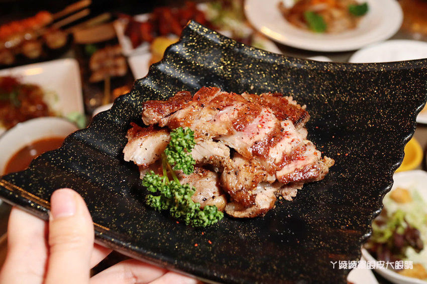 新竹大遠百附近美食推薦洋相餐酒館!新竹火車站附近宵夜美食,生啤酒299元無限暢飲,週四調酒買一送一