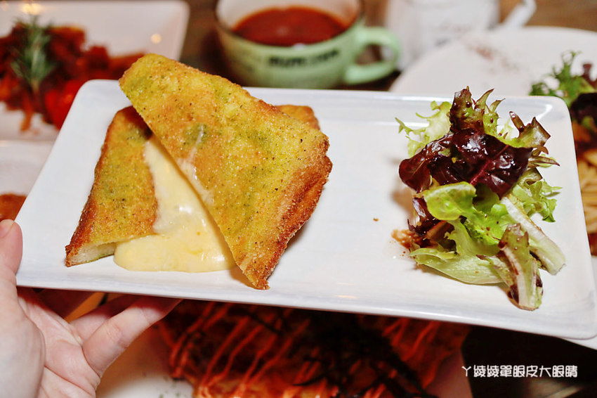 新竹大遠百附近美食推薦洋相餐酒館!新竹火車站附近宵夜美食,生啤酒299元無限暢飲,週四調酒買一送一