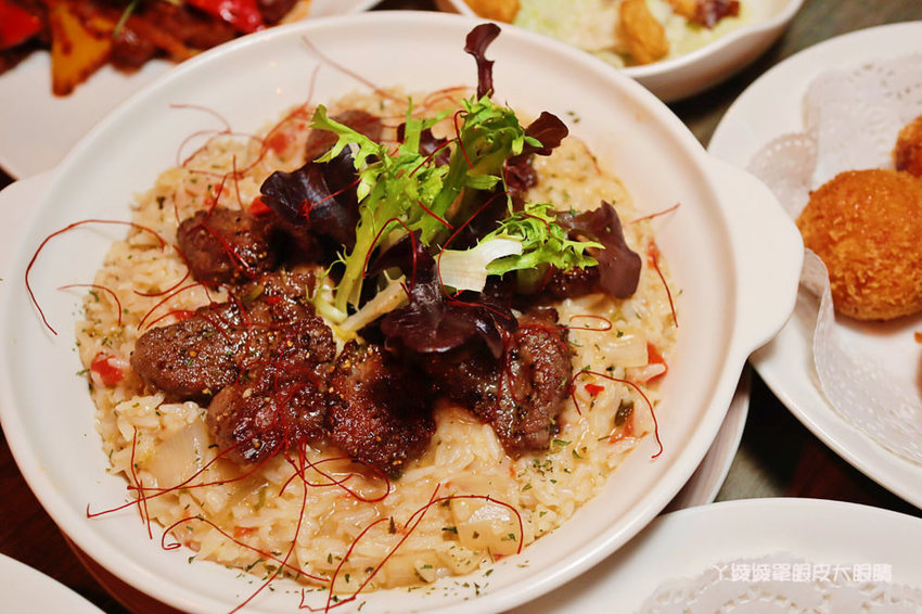 新竹大遠百附近美食推薦洋相餐酒館!新竹火車站附近宵夜美食,生啤酒299元無限暢飲,週四調酒買一送一