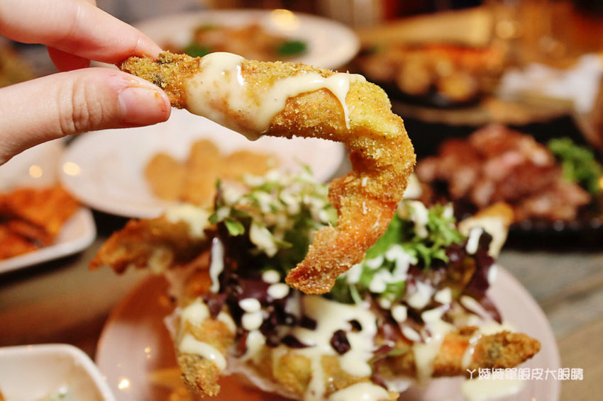 新竹大遠百附近美食推薦洋相餐酒館!新竹火車站附近宵夜美食,生啤酒299元無限暢飲,週四調酒買一送一