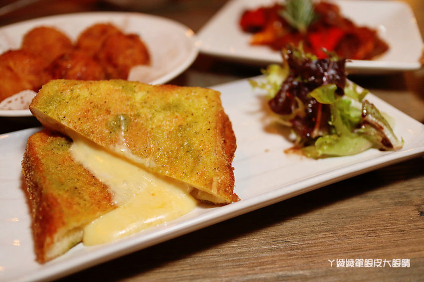 新竹大遠百附近美食推薦洋相餐酒館!新竹火車站附近宵夜美食,生啤酒299元無限暢飲,週四調酒買一送一