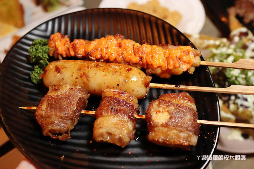 新竹大遠百附近美食推薦洋相餐酒館!新竹火車站附近宵夜美食,生啤酒299元無限暢飲,週四調酒買一送一