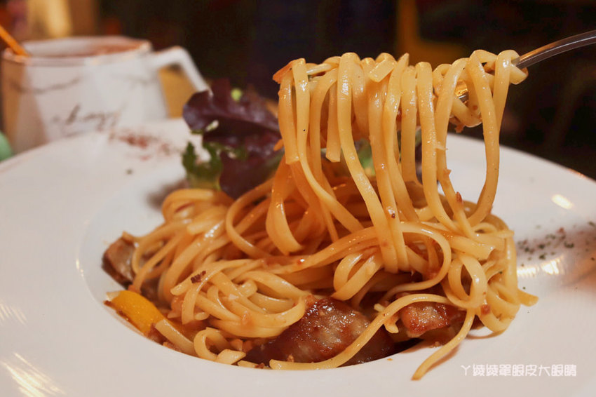 新竹大遠百附近美食推薦洋相餐酒館!新竹火車站附近宵夜美食,生啤酒299元無限暢飲,週四調酒買一送一