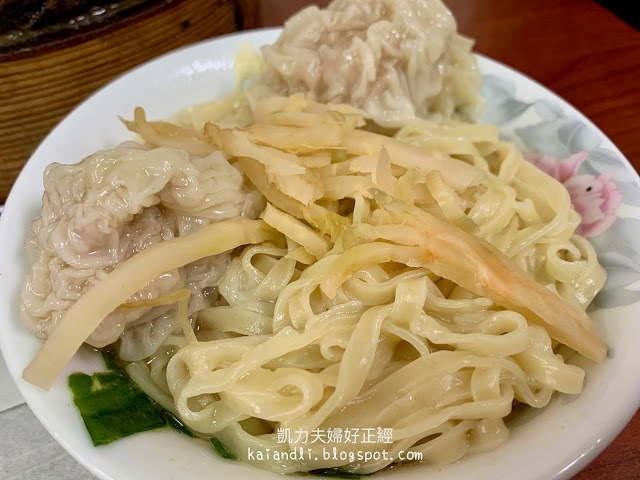 【嘉義排隊美食】嘉義德記小籠包（小六分店）｜從小吃到大的國民美食小籠包，汁多味美小籠包、餛飩湯。