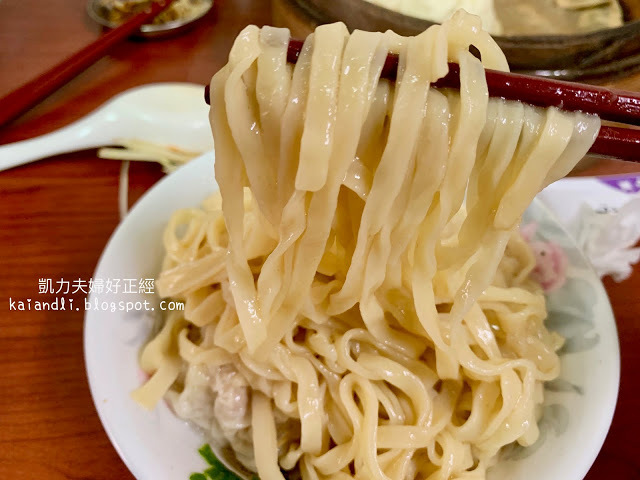 【嘉義排隊美食】嘉義德記小籠包（小六分店）｜從小吃到大的國民美食小籠包，汁多味美小籠包、餛飩湯。