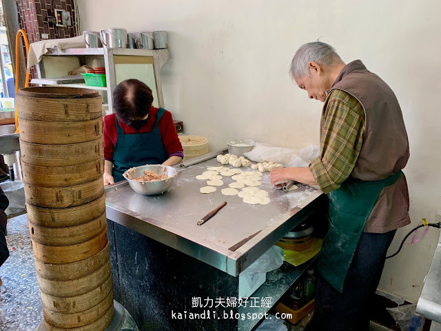 【嘉義排隊美食】嘉義德記小籠包（小六分店）｜從小吃到大的國民美食小籠包，汁多味美小籠包、餛飩湯。