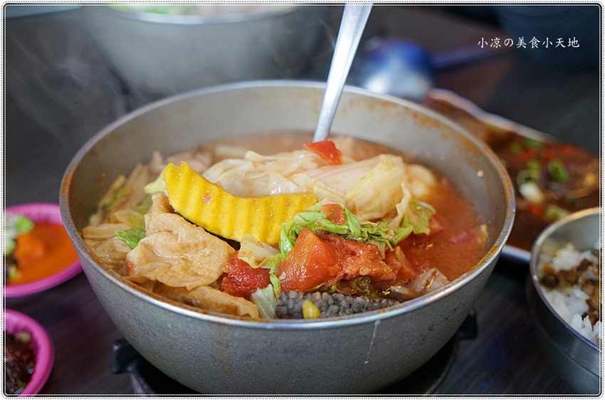 台中小火鍋║饌囍堂臭臭鍋大甲店，特濃番茄鍋甜出新高度，白飯、肉燥、飲料、冰淇淋、霜淇淋通通吃到飽！