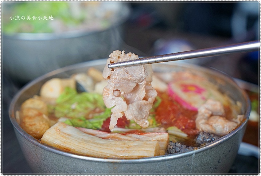 台中小火鍋║饌囍堂臭臭鍋大甲店，特濃番茄鍋甜出新高度，白飯、肉燥、飲料、冰淇淋、霜淇淋通通吃到飽！
