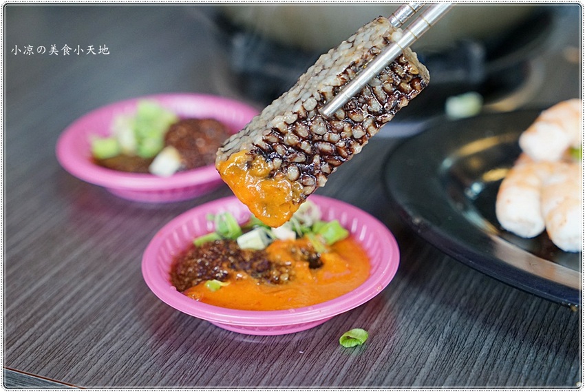 台中小火鍋║饌囍堂臭臭鍋大甲店，特濃番茄鍋甜出新高度，白飯、肉燥、飲料、冰淇淋、霜淇淋通通吃到飽！