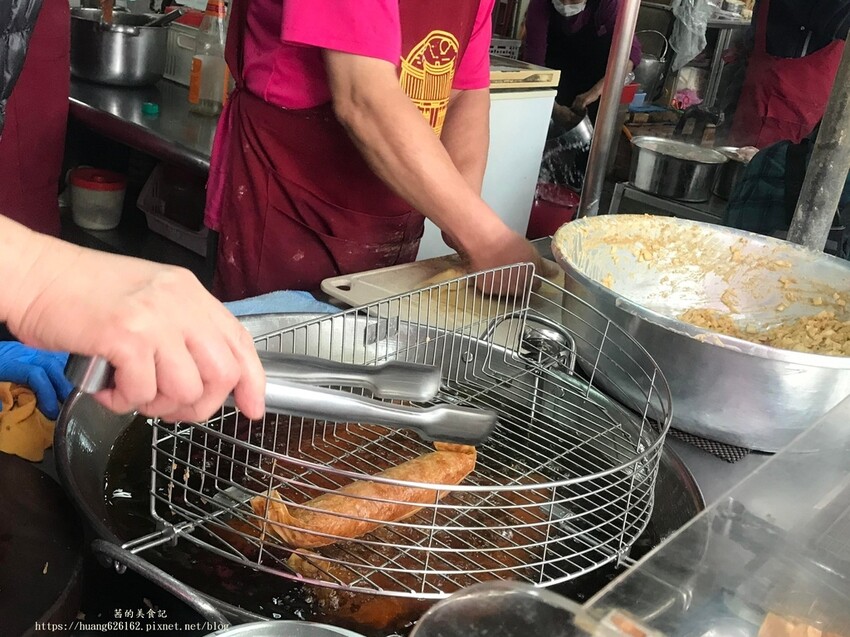 【台北大同區】台北大稻埕慈聖宮美食『大稻埕慈聖宮無名雞卷』古早味小吃~