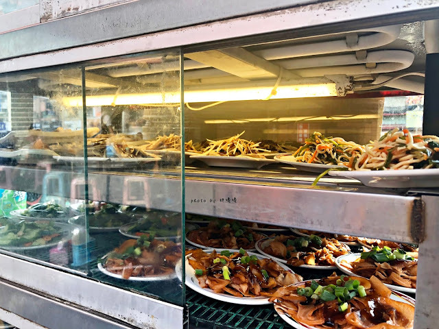 【台中 沙鹿】豐原「通」排骨麵，位於沙鹿台中銀行前，宵夜場老字號平價美食，在地人激推，令人忘不了的滋味，尤其乾麵加辣根本無敵，時不時就會想起這一味💓