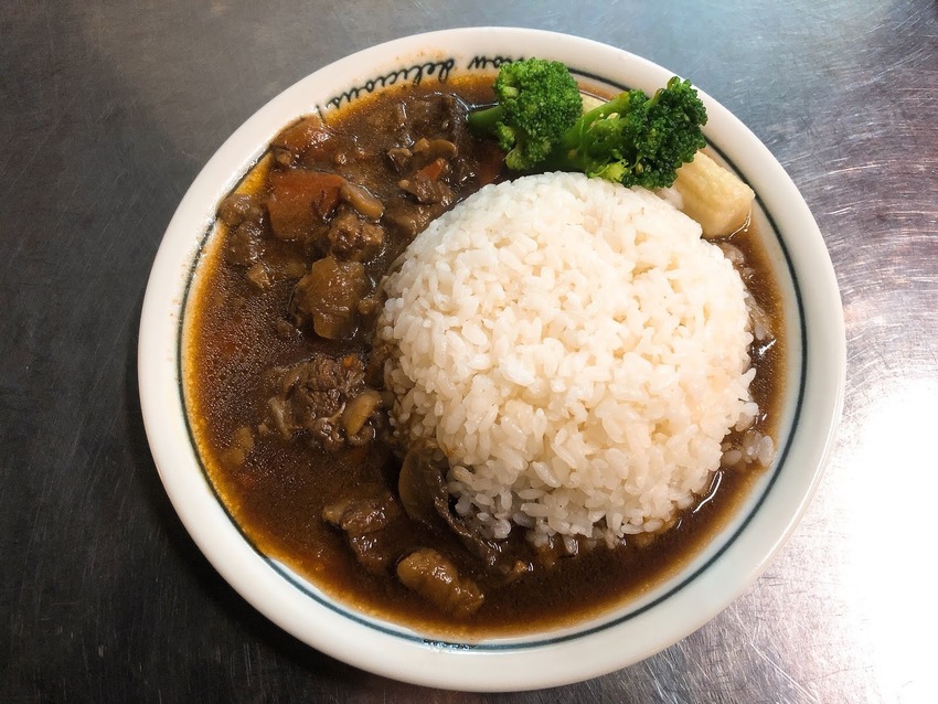【捷運新埔站美食】迷路小巷食｜溫暖而美味的紅酒牛肉飯～感受到濃濃的台灣人情味