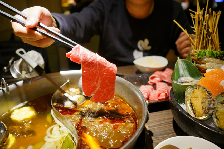 台北｜一兵一卒鍋物概念館 頂級VIP管家服務，海陸雙饗麻辣火鍋推薦！ - 奇奇一起玩樂趣