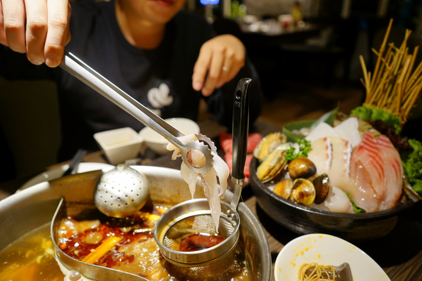 台北｜一兵一卒鍋物概念館 頂級VIP管家服務，海陸雙饗麻辣火鍋推薦！ - 奇奇一起玩樂趣