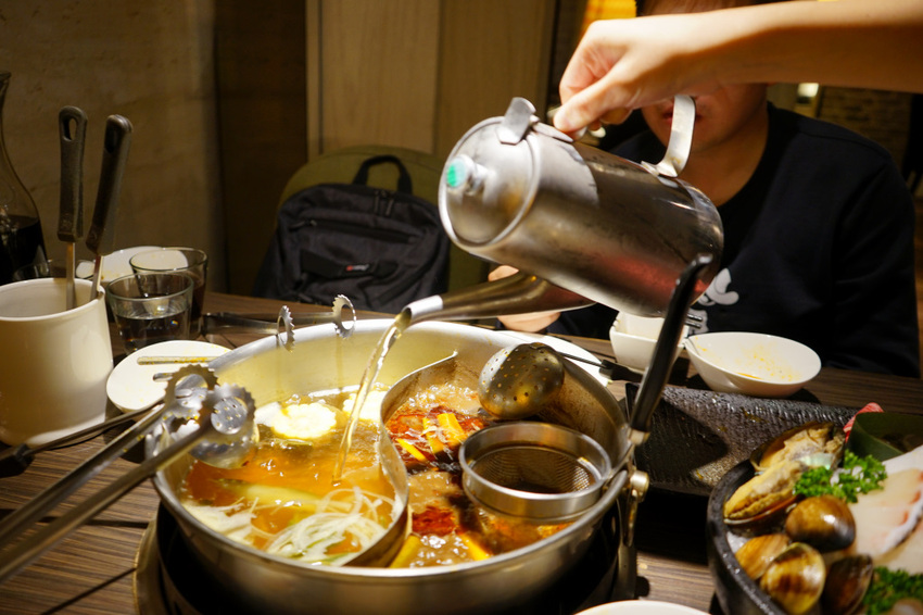 台北｜一兵一卒鍋物概念館 頂級VIP管家服務，海陸雙饗麻辣火鍋推薦！ - 奇奇一起玩樂趣