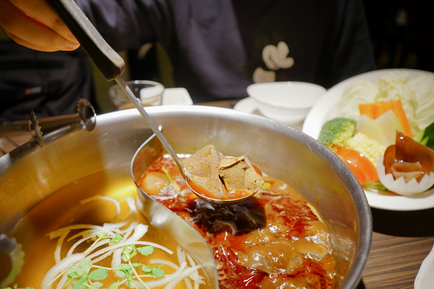台北｜一兵一卒鍋物概念館 頂級VIP管家服務，海陸雙饗麻辣火鍋推薦！ - 奇奇一起玩樂趣
