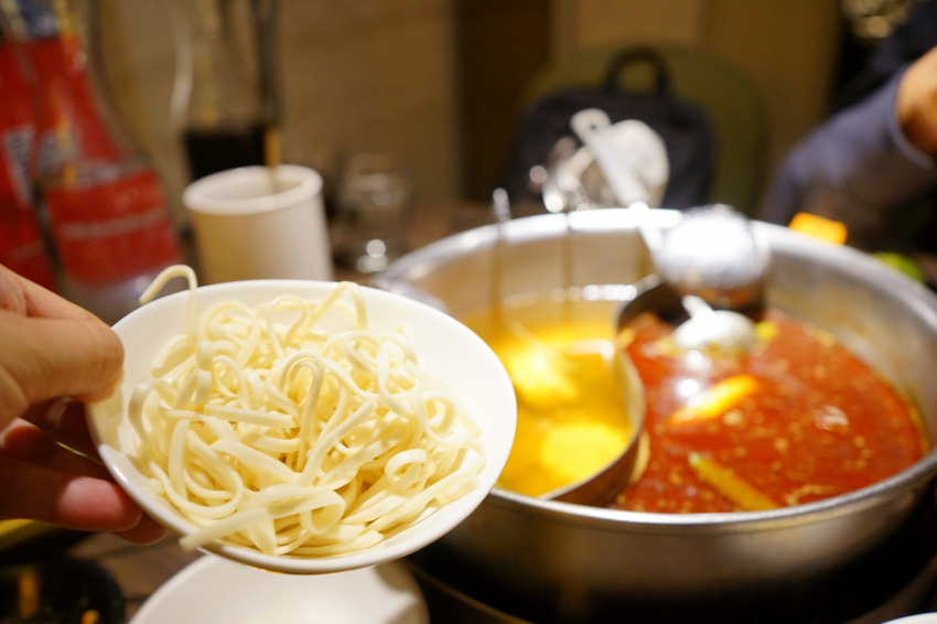 台北｜一兵一卒鍋物概念館 頂級VIP管家服務，海陸雙饗麻辣火鍋推薦！ - 奇奇一起玩樂趣