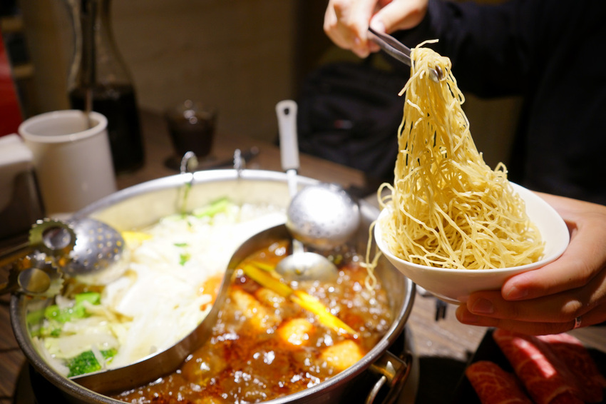 台北｜一兵一卒鍋物概念館 頂級VIP管家服務，海陸雙饗麻辣火鍋推薦！ - 奇奇一起玩樂趣