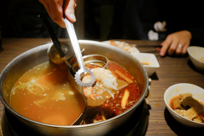 台北｜一兵一卒鍋物概念館 頂級VIP管家服務，海陸雙饗麻辣火鍋推薦！ - 奇奇一起玩樂趣