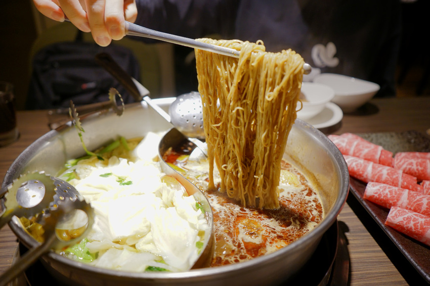 台北｜一兵一卒鍋物概念館 頂級VIP管家服務，海陸雙饗麻辣火鍋推薦！ - 奇奇一起玩樂趣