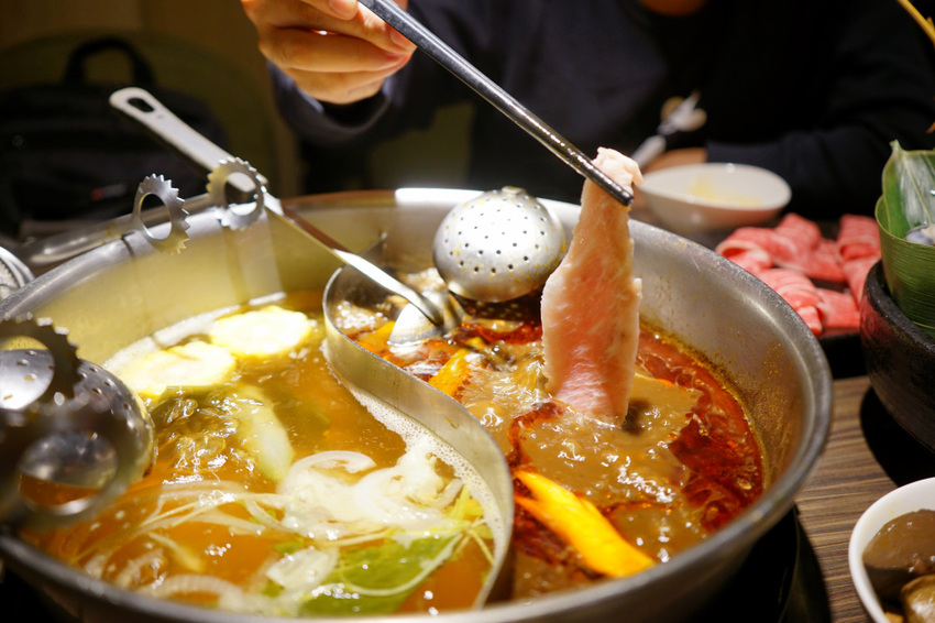 台北｜一兵一卒鍋物概念館 頂級VIP管家服務，海陸雙饗麻辣火鍋推薦！ - 奇奇一起玩樂趣