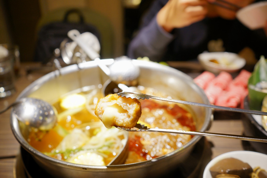 台北｜一兵一卒鍋物概念館 頂級VIP管家服務，海陸雙饗麻辣火鍋推薦！ - 奇奇一起玩樂趣