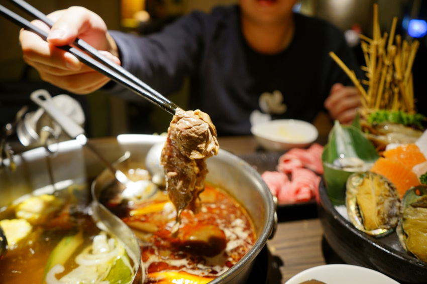 台北｜一兵一卒鍋物概念館 頂級VIP管家服務，海陸雙饗麻辣火鍋推薦！ - 奇奇一起玩樂趣