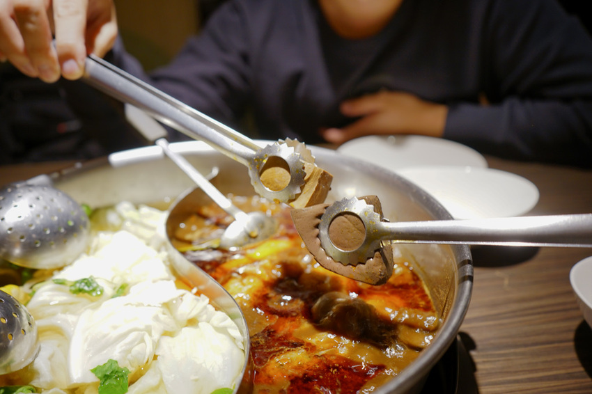 台北｜一兵一卒鍋物概念館 頂級VIP管家服務，海陸雙饗麻辣火鍋推薦！ - 奇奇一起玩樂趣
