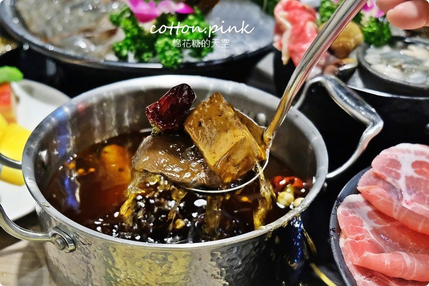 台中火鍋這家也有吃到飽耶！最低189元～超多青菜、菇類任你夾，滷肉飯、菌菇飯吃到飽，天圓地方職人鍋物真心超值！