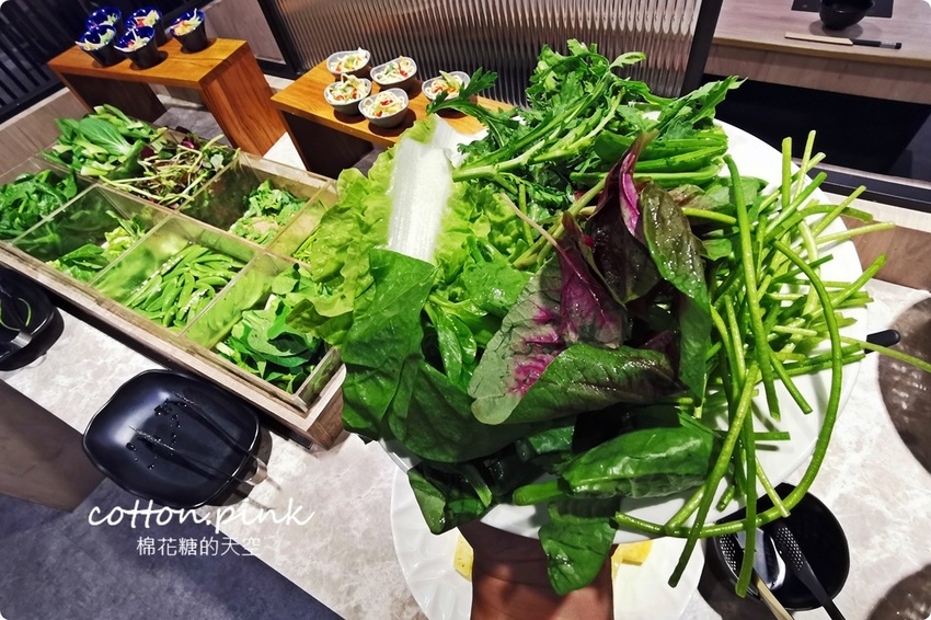 台中火鍋這家也有吃到飽耶！最低189元～超多青菜、菇類任你夾，滷肉飯、菌菇飯吃到飽，天圓地方職人鍋物真心超值！