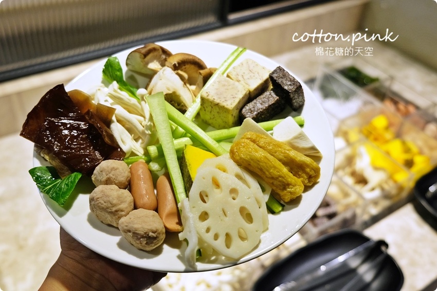 台中火鍋這家也有吃到飽耶！最低189元～超多青菜、菇類任你夾，滷肉飯、菌菇飯吃到飽，天圓地方職人鍋物真心超值！