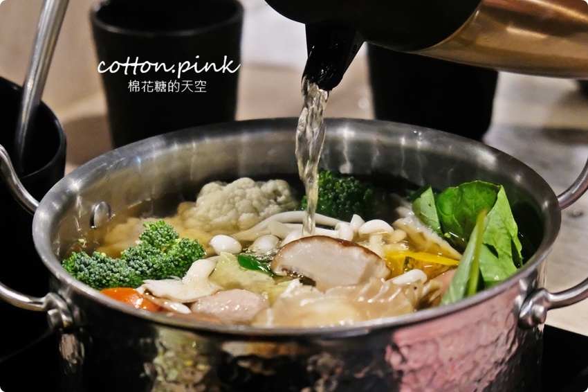 台中火鍋這家也有吃到飽耶！最低189元～超多青菜、菇類任你夾，滷肉飯、菌菇飯吃到飽，天圓地方職人鍋物真心超值！