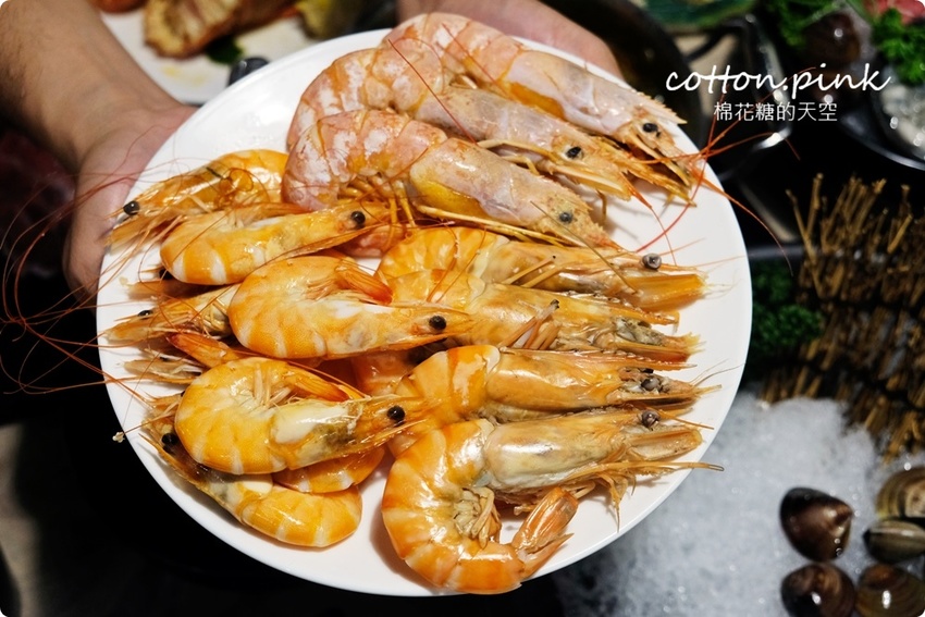 台中火鍋這家也有吃到飽耶！最低189元～超多青菜、菇類任你夾，滷肉飯、菌菇飯吃到飽，天圓地方職人鍋物真心超值！