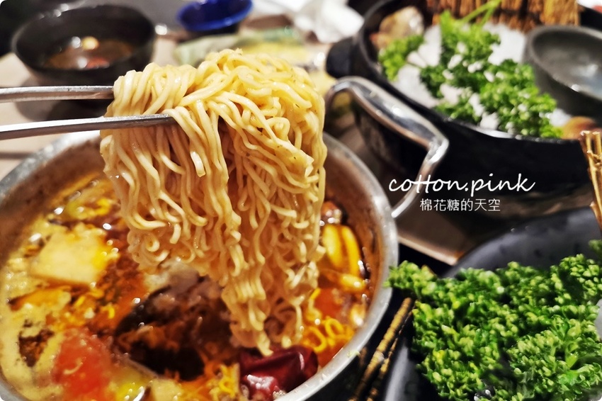 台中火鍋這家也有吃到飽耶！最低189元～超多青菜、菇類任你夾，滷肉飯、菌菇飯吃到飽，天圓地方職人鍋物真心超值！