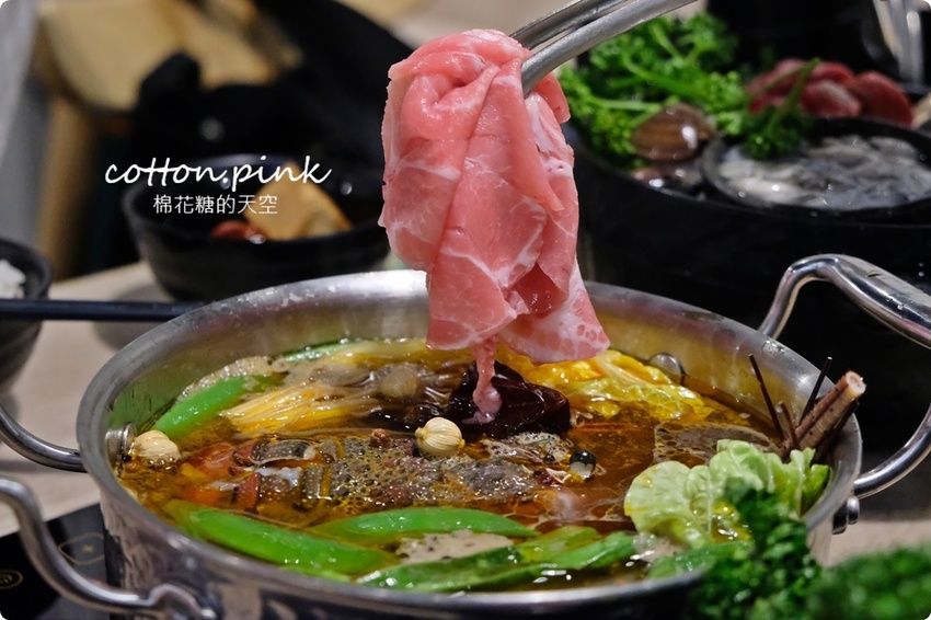 台中火鍋這家也有吃到飽耶！最低189元～超多青菜、菇類任你夾，滷肉飯、菌菇飯吃到飽，天圓地方職人鍋物真心超值！