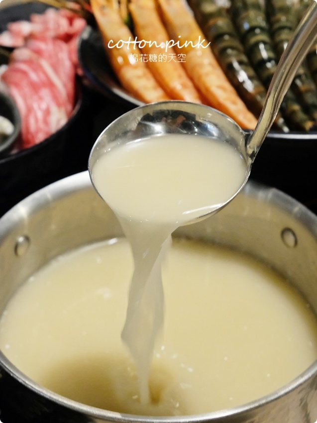 台中火鍋這家也有吃到飽耶！最低189元～超多青菜、菇類任你夾，滷肉飯、菌菇飯吃到飽，天圓地方職人鍋物真心超值！