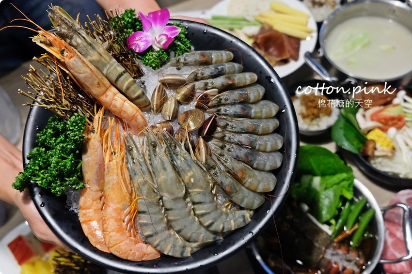 台中火鍋這家也有吃到飽耶！最低189元～超多青菜、菇類任你夾，滷肉飯、菌菇飯吃到飽，天圓地方職人鍋物真心超值！