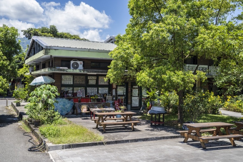 花蓮 三天兩夜|瑞穗玉里伴手禮推薦,蜜香紅茶禮盒、米麻糬、柚皮糖必買,「黃金湯」小木屋溫泉CP值超高! · 算命的說我很愛吃