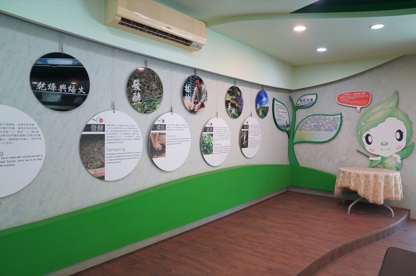 花蓮 三天兩夜|瑞穗玉里伴手禮推薦,蜜香紅茶禮盒、米麻糬、柚皮糖必買,「黃金湯」小木屋溫泉CP值超高! · 算命的說我很愛吃