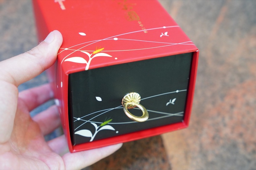 花蓮 三天兩夜|瑞穗玉里伴手禮推薦,蜜香紅茶禮盒、米麻糬、柚皮糖必買,「黃金湯」小木屋溫泉CP值超高! · 算命的說我很愛吃