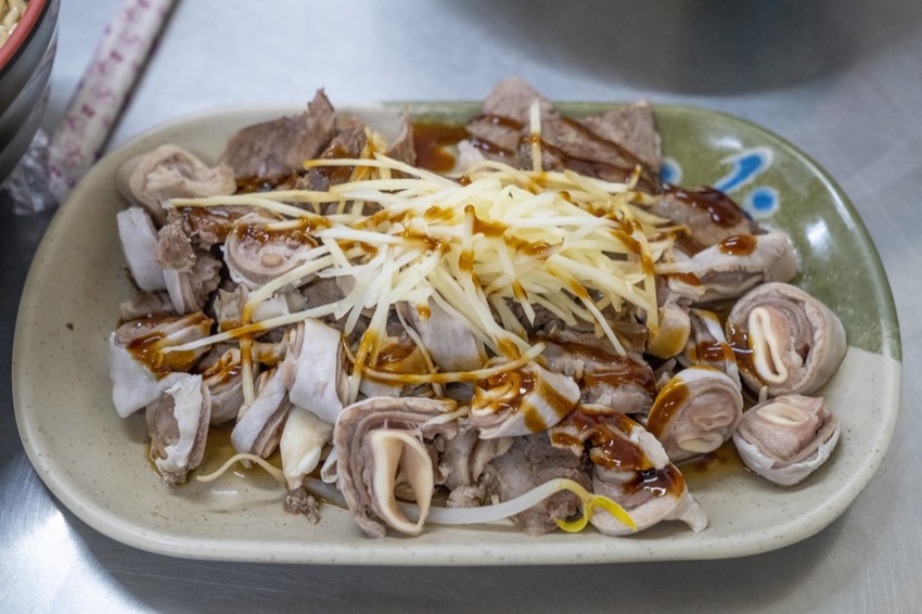 花蓮 三天兩夜|瑞穗玉里伴手禮推薦,蜜香紅茶禮盒、米麻糬、柚皮糖必買,「黃金湯」小木屋溫泉CP值超高! · 算命的說我很愛吃