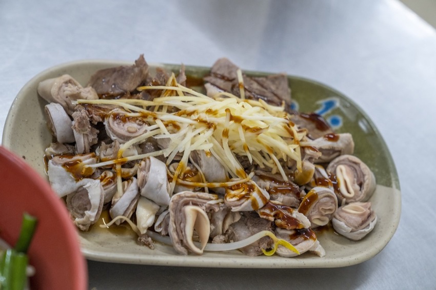 花蓮 三天兩夜|瑞穗玉里伴手禮推薦,蜜香紅茶禮盒、米麻糬、柚皮糖必買,「黃金湯」小木屋溫泉CP值超高! · 算命的說我很愛吃