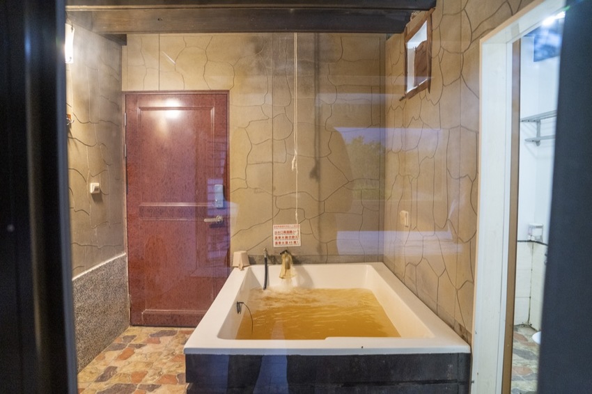 花蓮 三天兩夜|瑞穗玉里伴手禮推薦,蜜香紅茶禮盒、米麻糬、柚皮糖必買,「黃金湯」小木屋溫泉CP值超高! · 算命的說我很愛吃