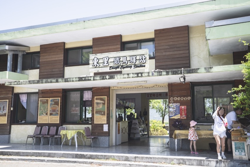 花蓮 三天兩夜|瑞穗玉里伴手禮推薦,蜜香紅茶禮盒、米麻糬、柚皮糖必買,「黃金湯」小木屋溫泉CP值超高! · 算命的說我很愛吃